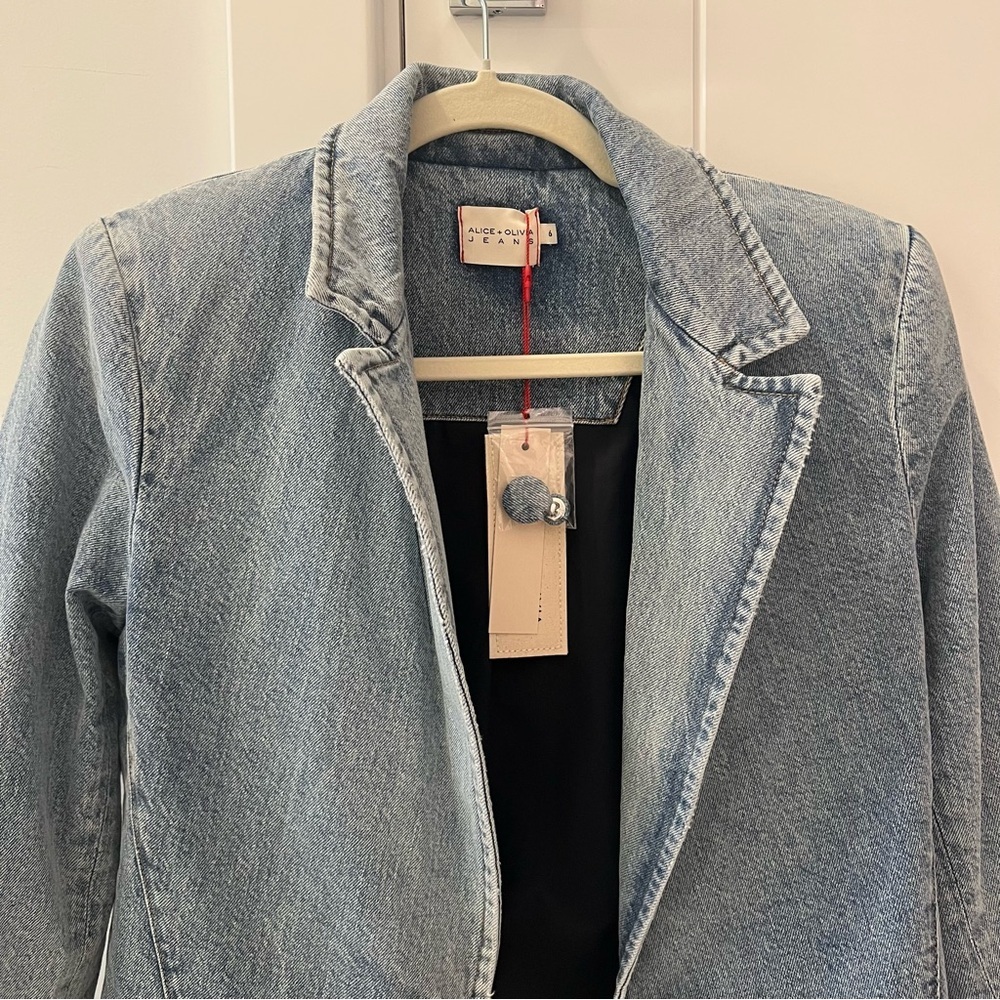 Alice + Olivia Macy Denim Fitted Blazer- Size 6; New with Tags - Picture 5 of 11